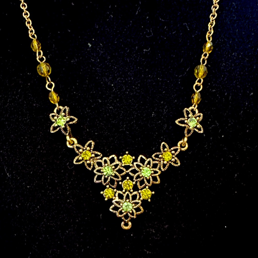 1928 green crystal floral, motif necklace, gold tone